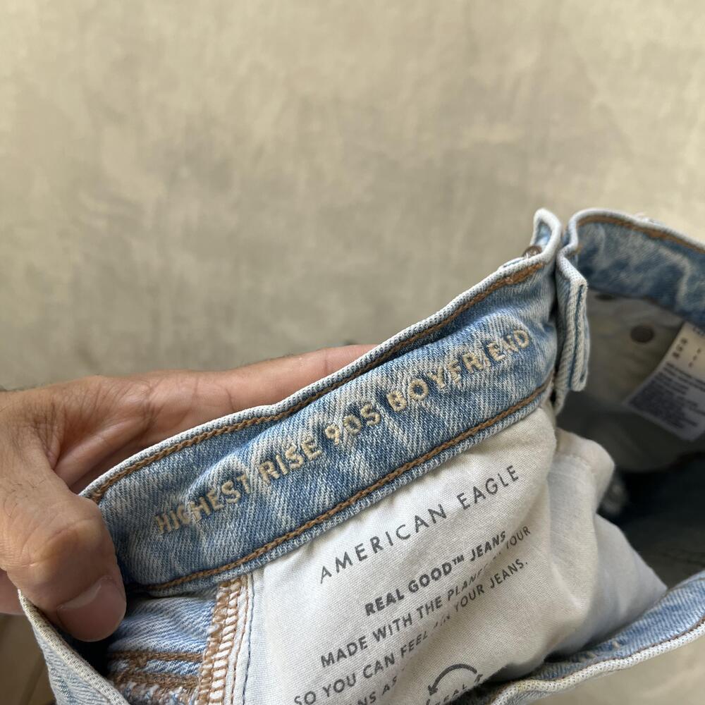 American Eagle 90s High Rise Boyfriend Jeans Womens 4 Blue Distressed Denim - Picture 8 of 12